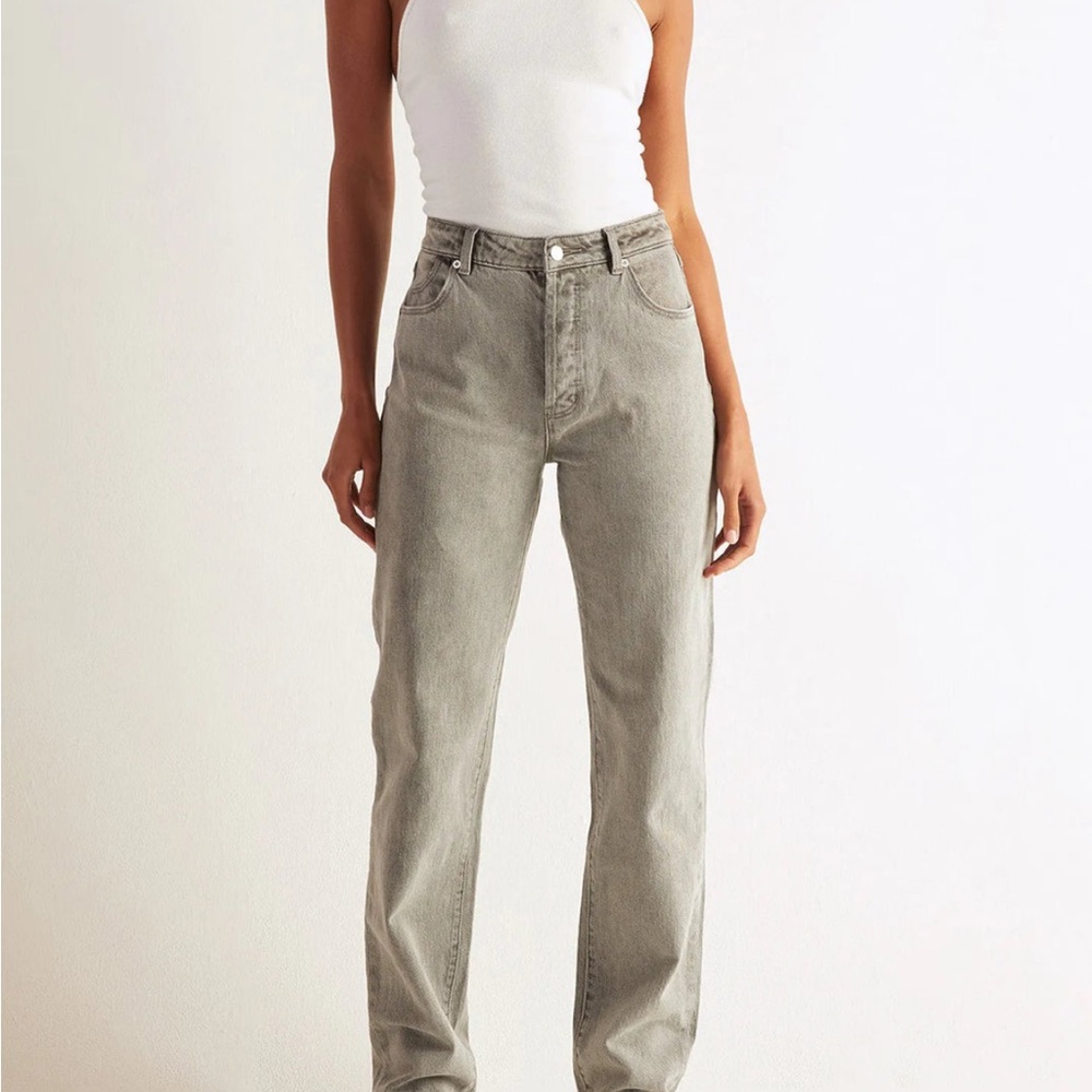 Rolla’s Classic Straight Comfort Greystone Denim